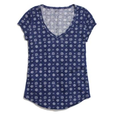 Linen V-Neck Tee in Folktile